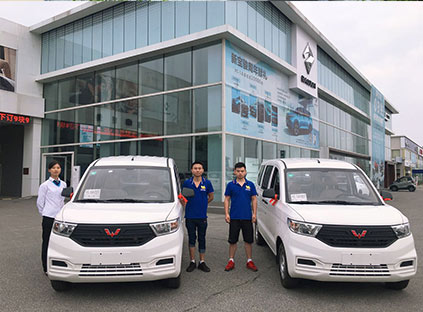 Отдел послепродажного обслуживания энергосберегающего винтового воздушного компрессора Quanwei заказал несколько новых автомобилей Wuling